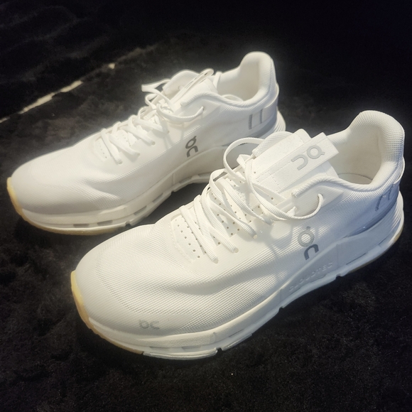On Running Shoes - ONCLOUD Running White Athletic Sneakers